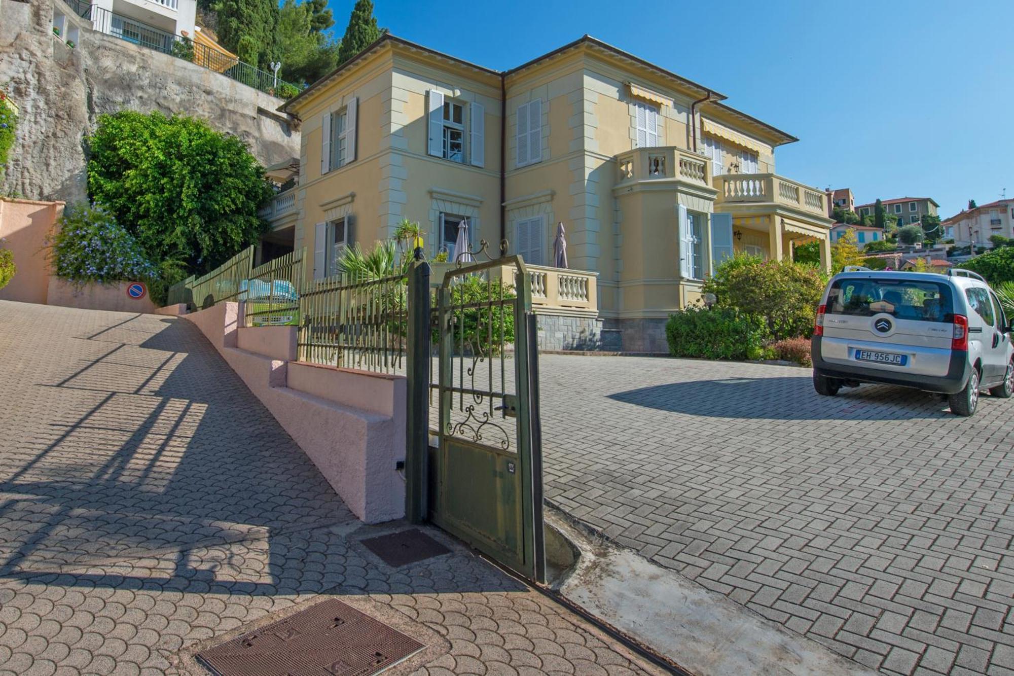 Oliviers -Agreable 2 Pieces Dans Maison Bourgeoise Menton Exterior photo